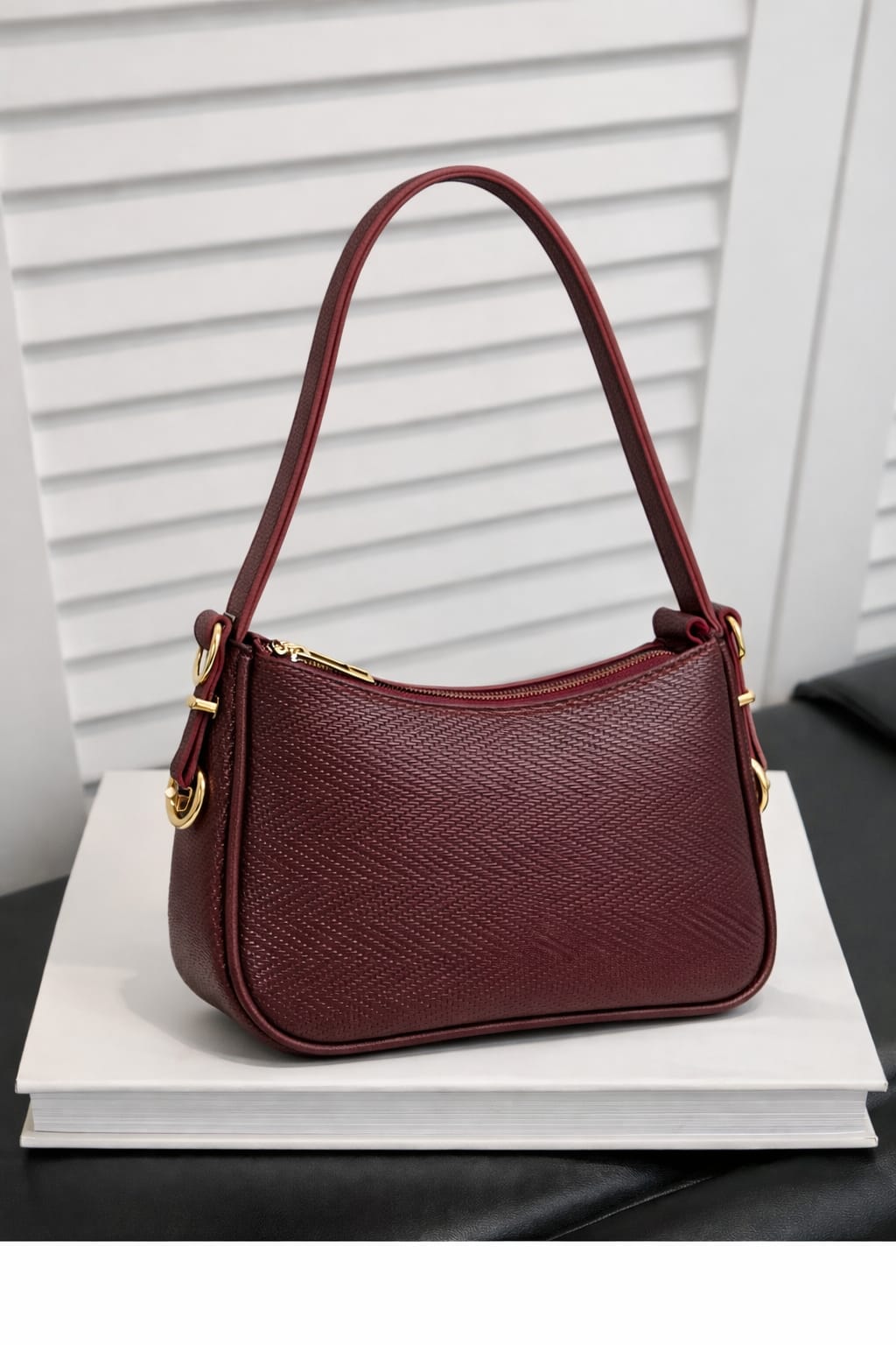 Elegant Textured Shoulder Bag – Premium & Stylish